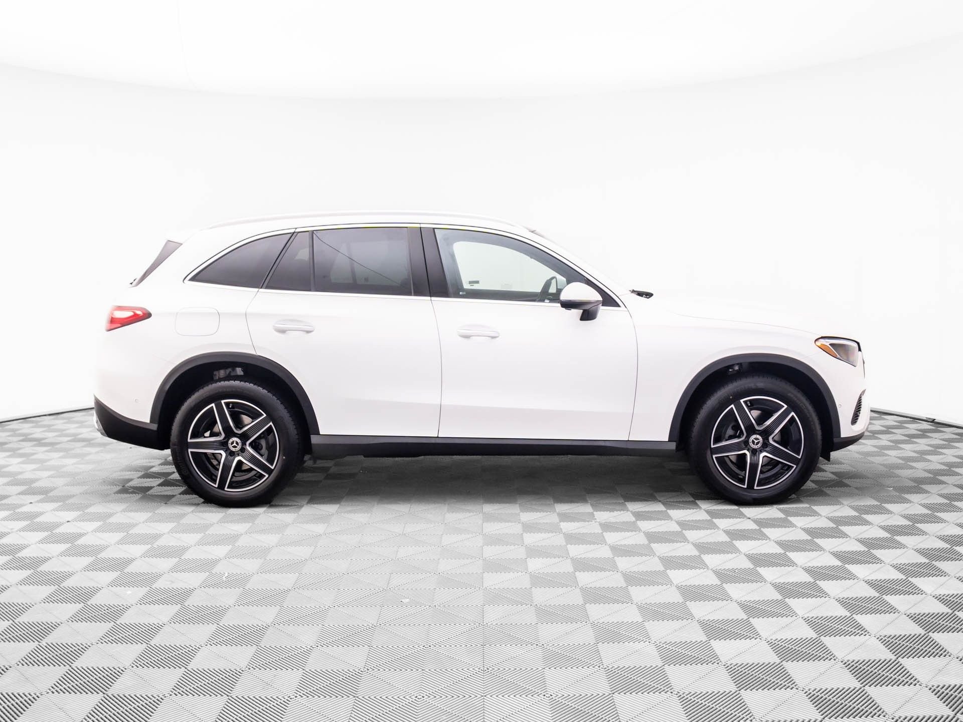 New 2026 White Mercedes-Benz GLC 300 image 6