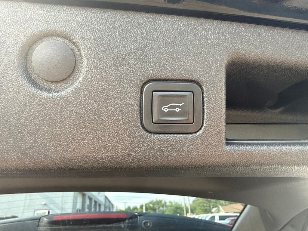 Used 2018 Black Chevrolet LT Diesel image 13