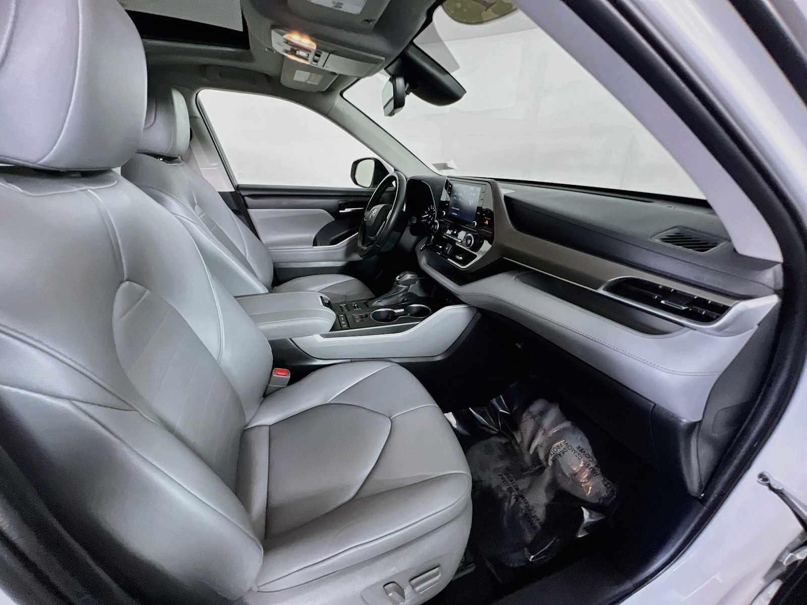 Used 2021 Blizzard Pearl Toyota XLE image 29
