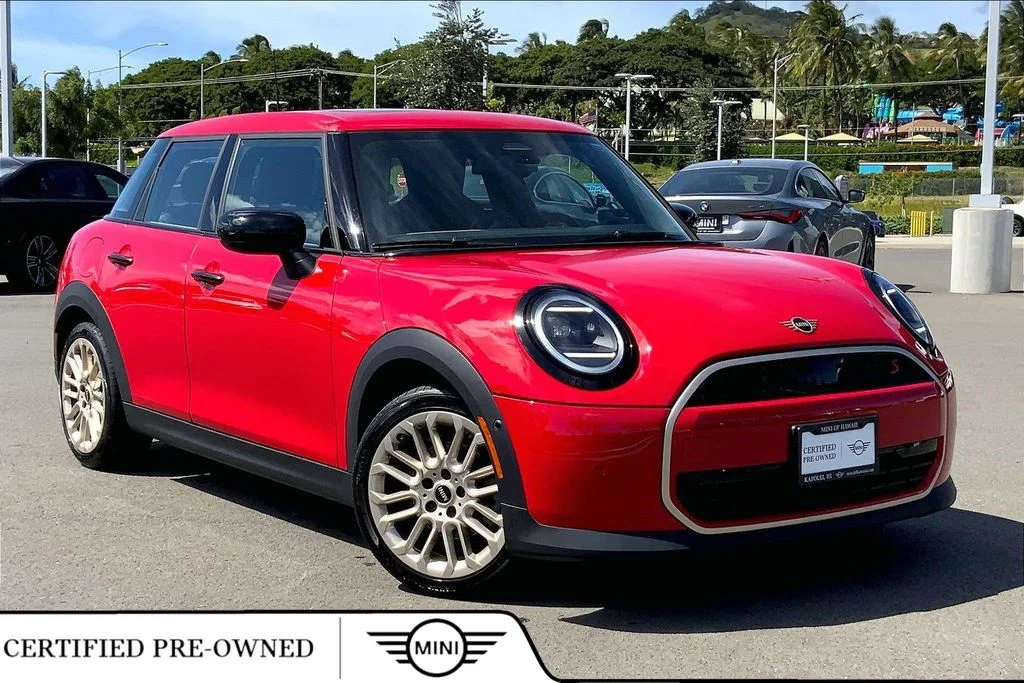 2025 MINI Hardtop Cooper S Signature's photo