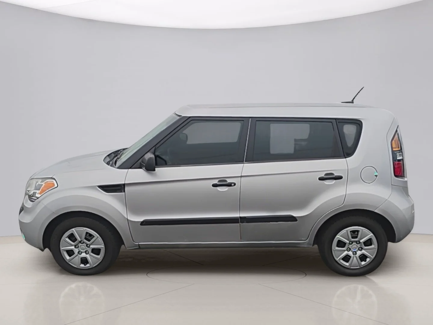 Used 2011 Silver Kia ! WAGON image 2