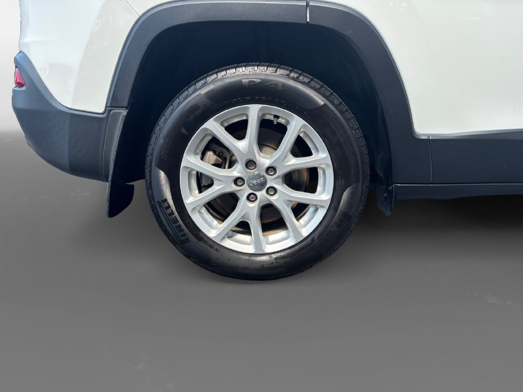 Certified Used 2017 White Jeep Latitude image 11