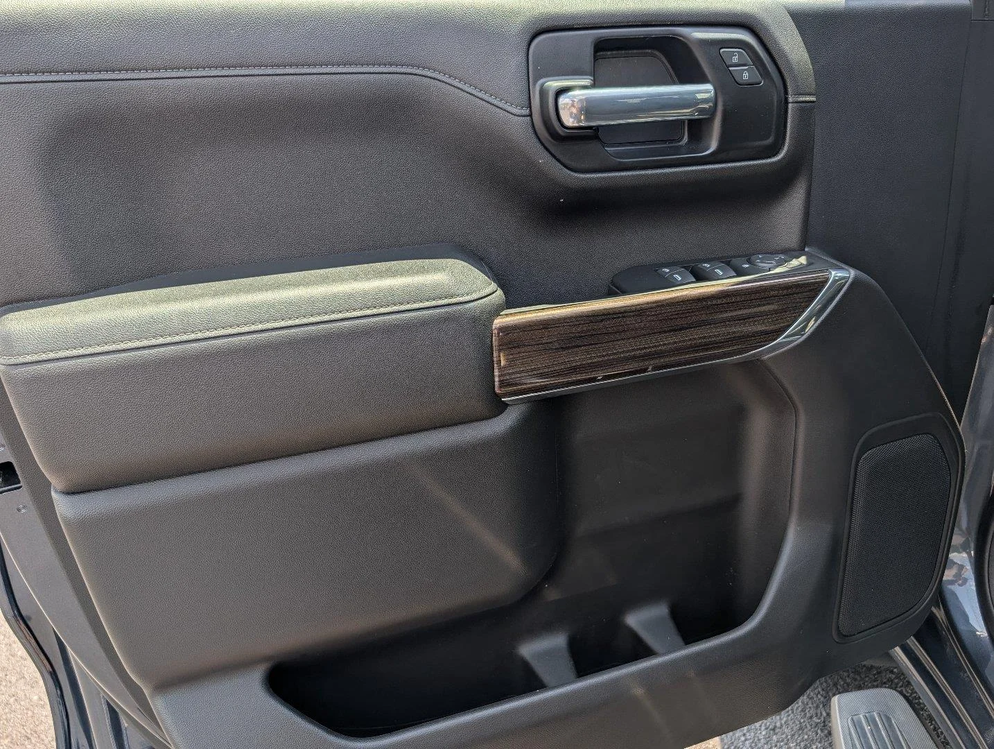 Used 2022 SHADOW GRAY METALLIC Chevrolet LT Trail Boss image 16