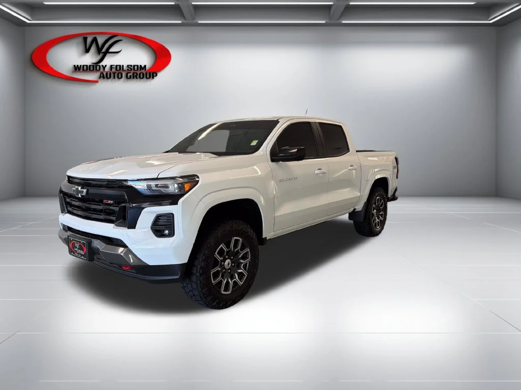 Used 2023 White Chevrolet Z71 image 3