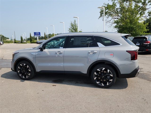 2026 Kia Sorento SX photo 3