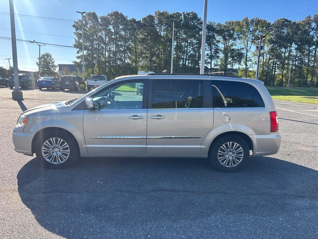 Used 2016 Beige Chrysler Touring-L image 2