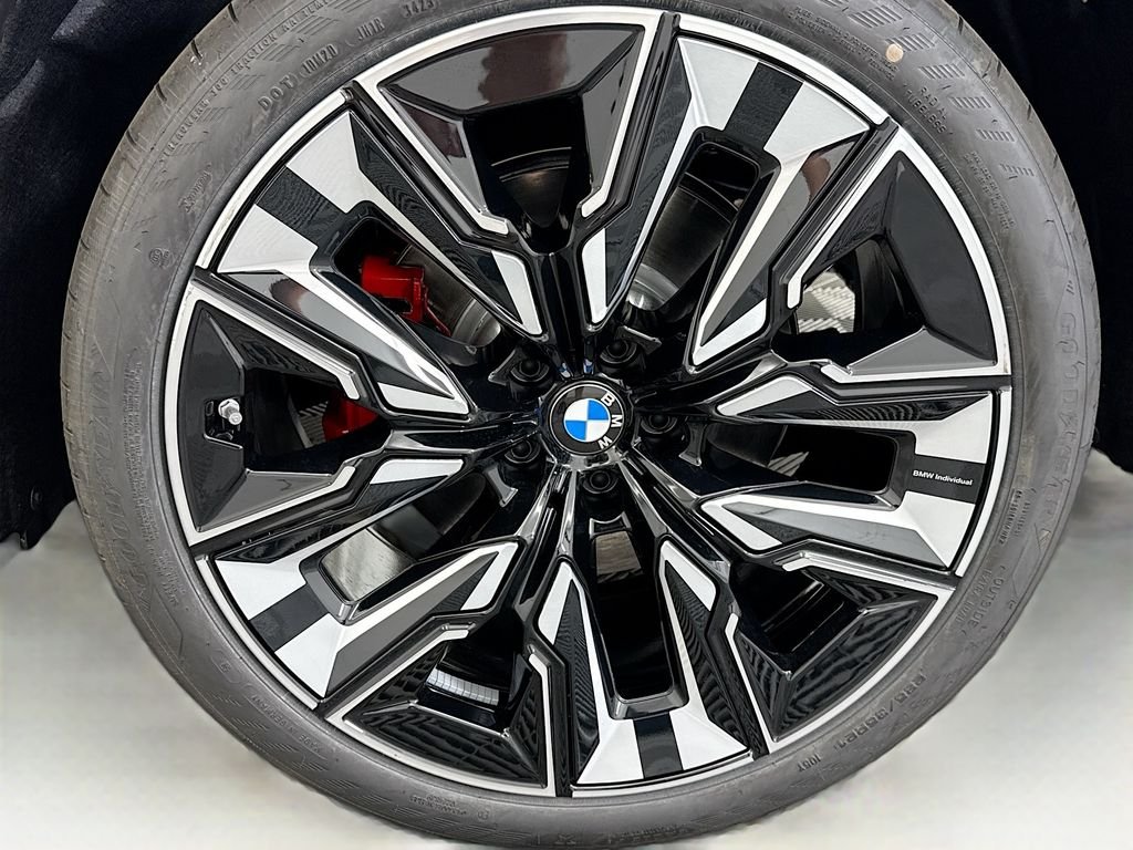 Used 2026 Gray Metallic BMW 30 xDrive image 31