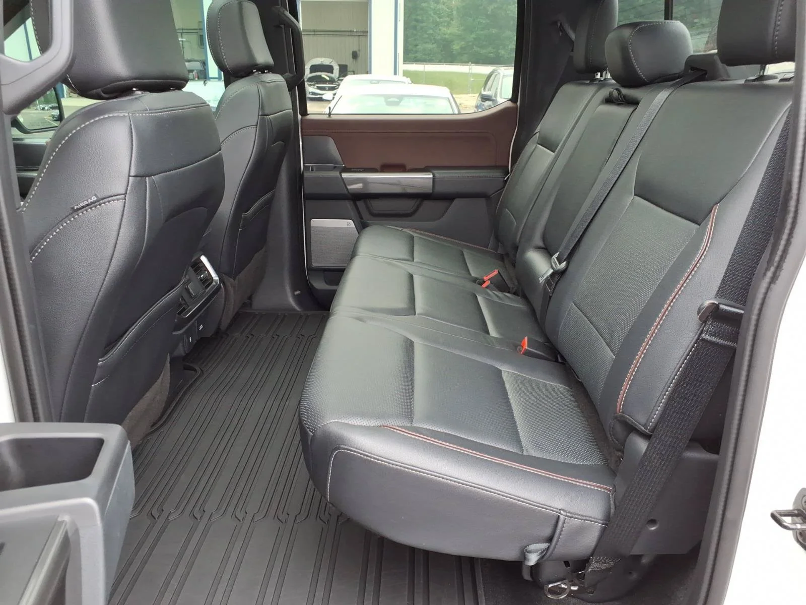 Used 2023 White Metallic Ford LARIAT image 8