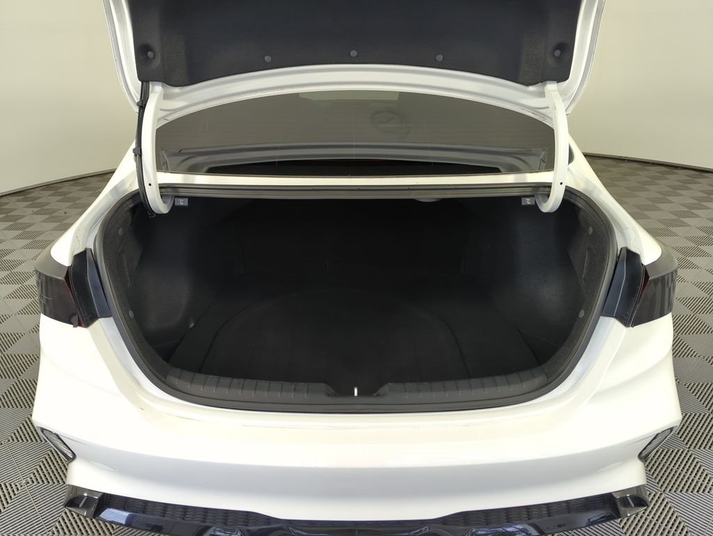 Used 2023 White Kia GT-Line image 31