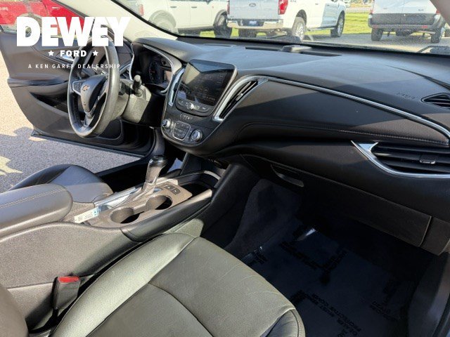 Used 2020 Shadow Gray Metallic Chevrolet LT image 31