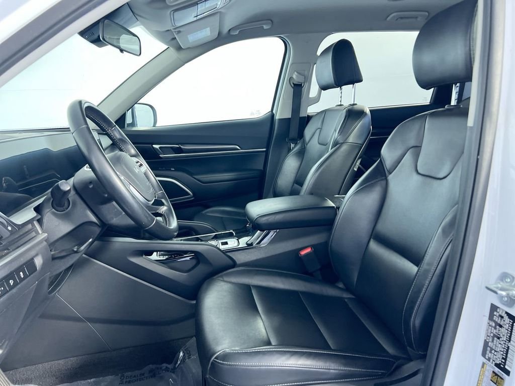 Used 2023 White Kia LX image 12