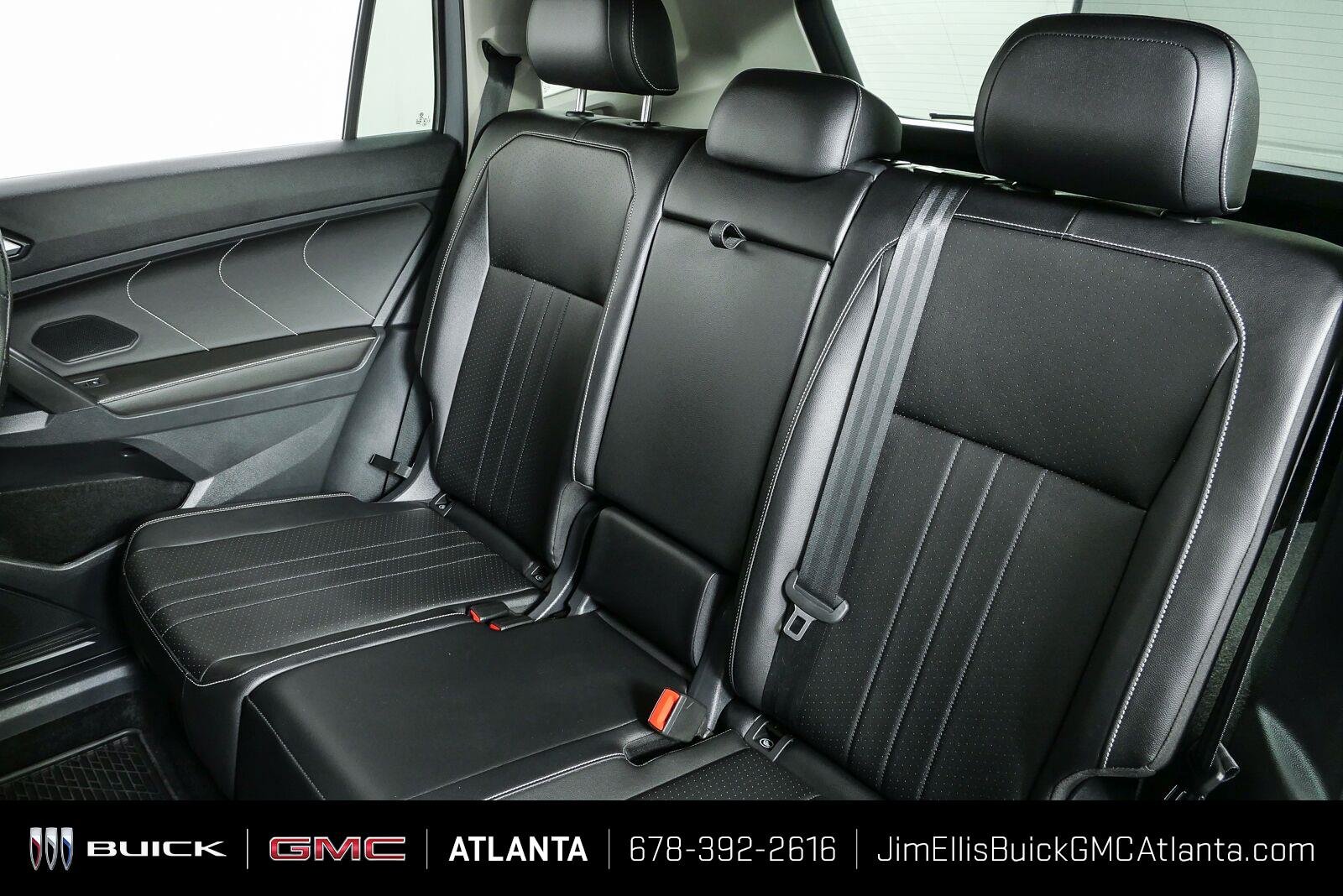 Used 2024 Pyrite Silver Metallic Volkswagen SE image 17