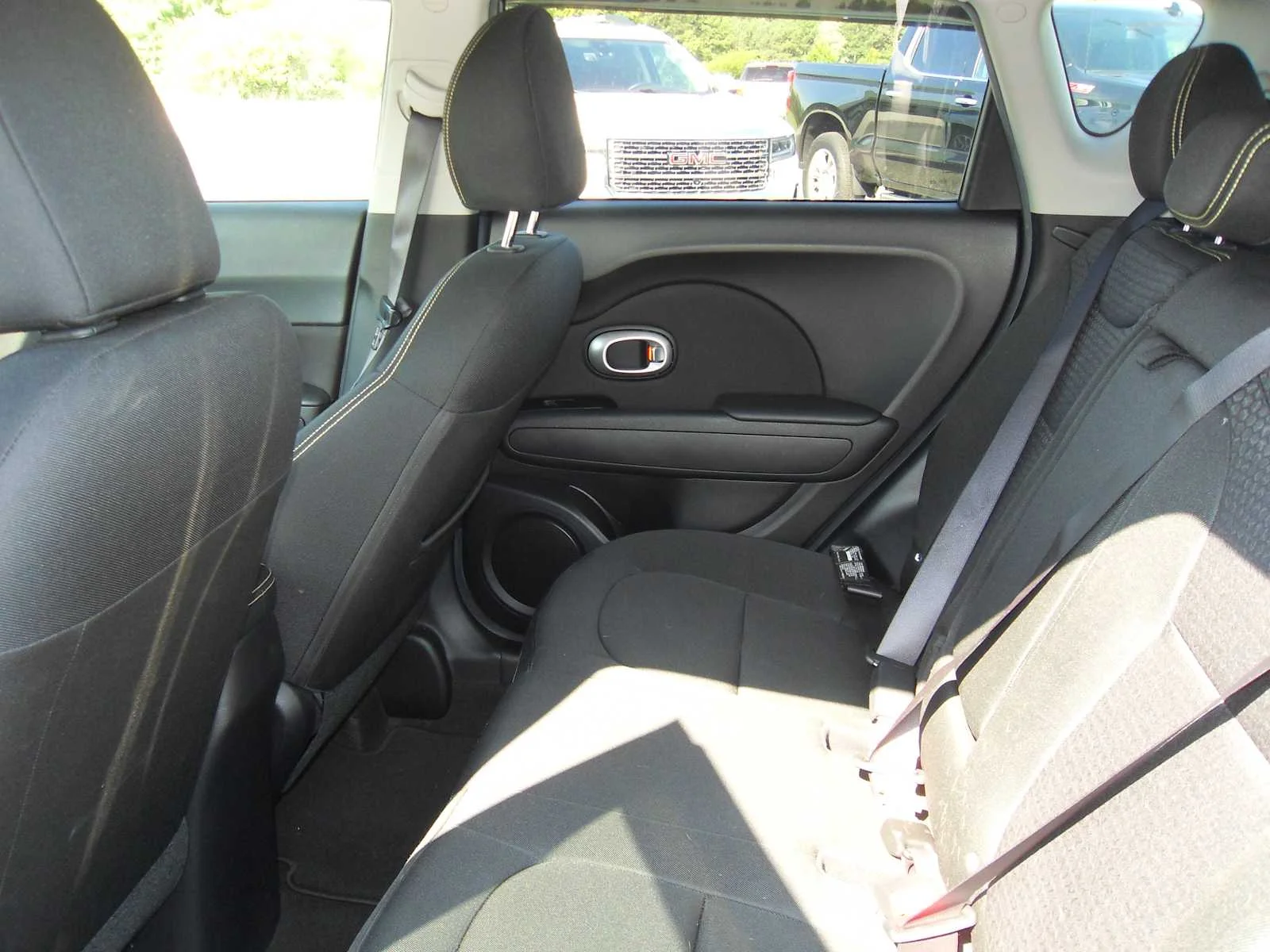 Used 2015 Fathom Blue Kia + image 11
