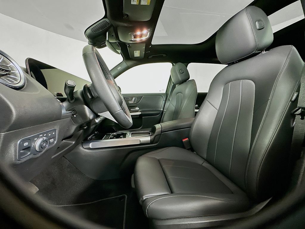 Used 2026 Black Mercedes-Benz GLB 250 image 19