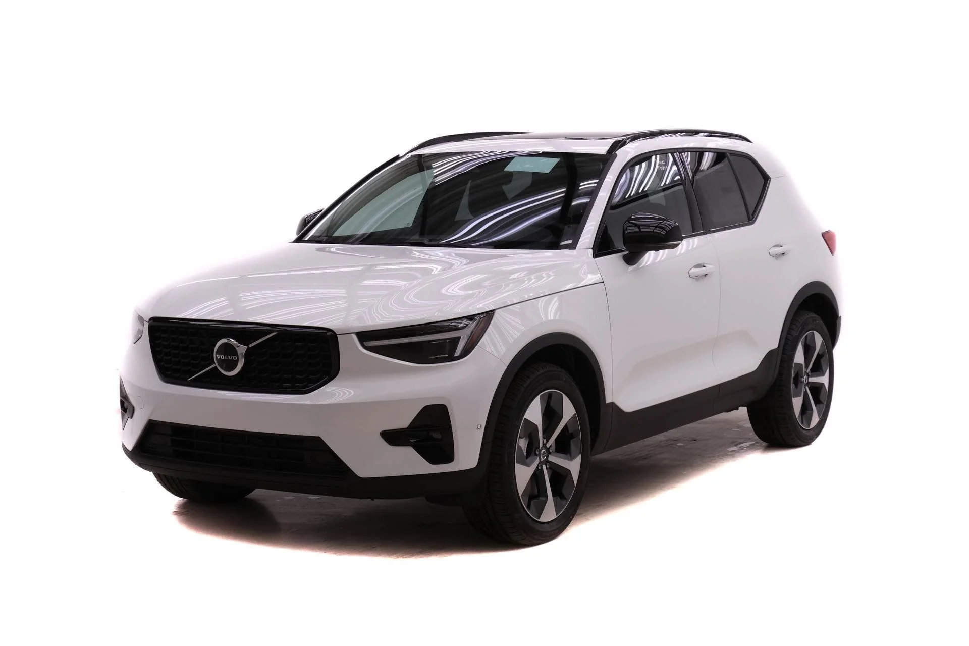 2026 Volvo XC40 B5 Plus Dark AWD's photo