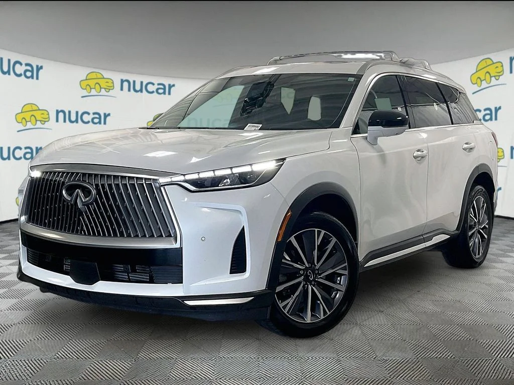 Used 2026 White INFINITI LUXE image 3