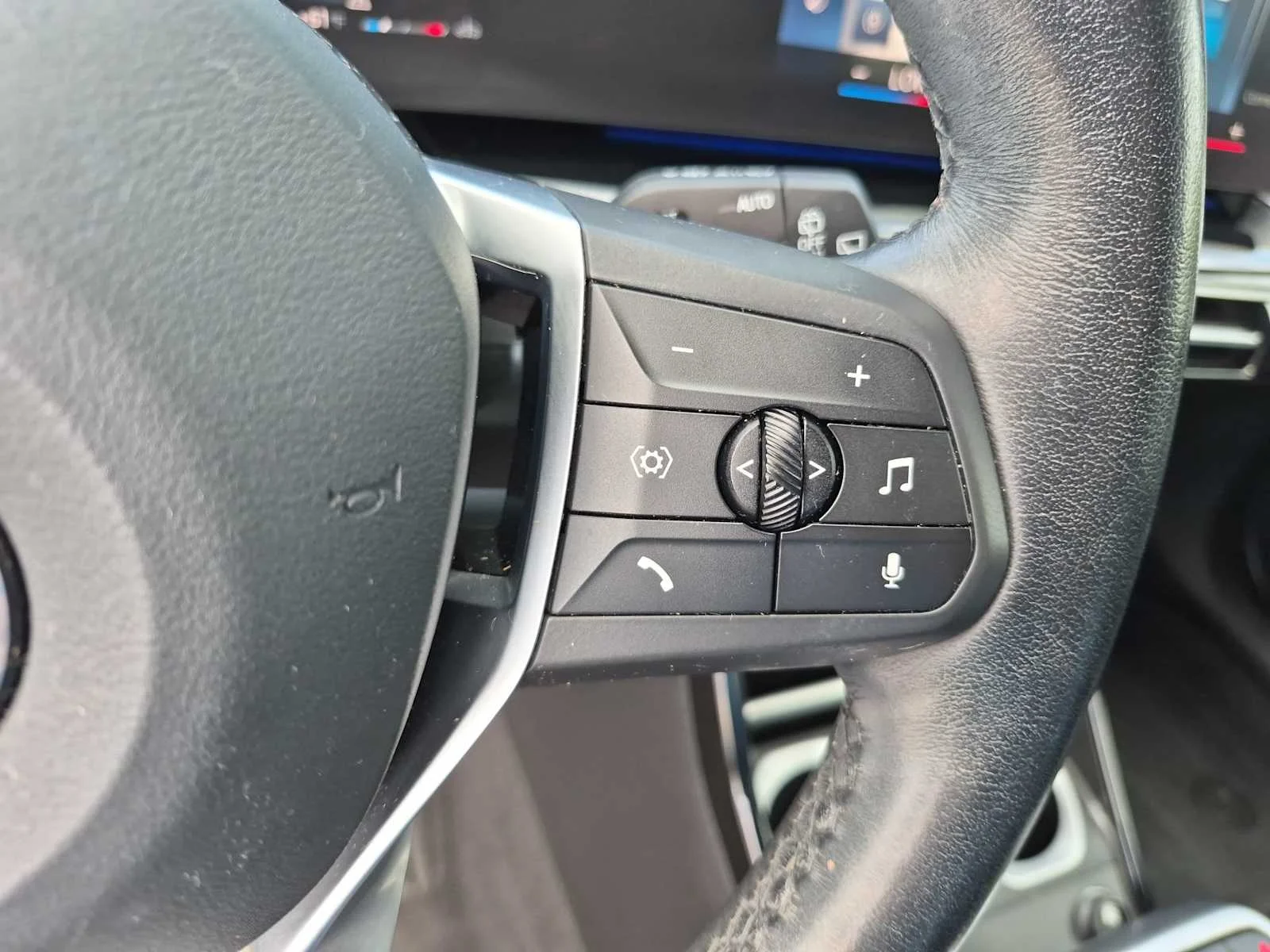 Used 2023 Black Sapphire Metallic BMW xDrive28i image 26