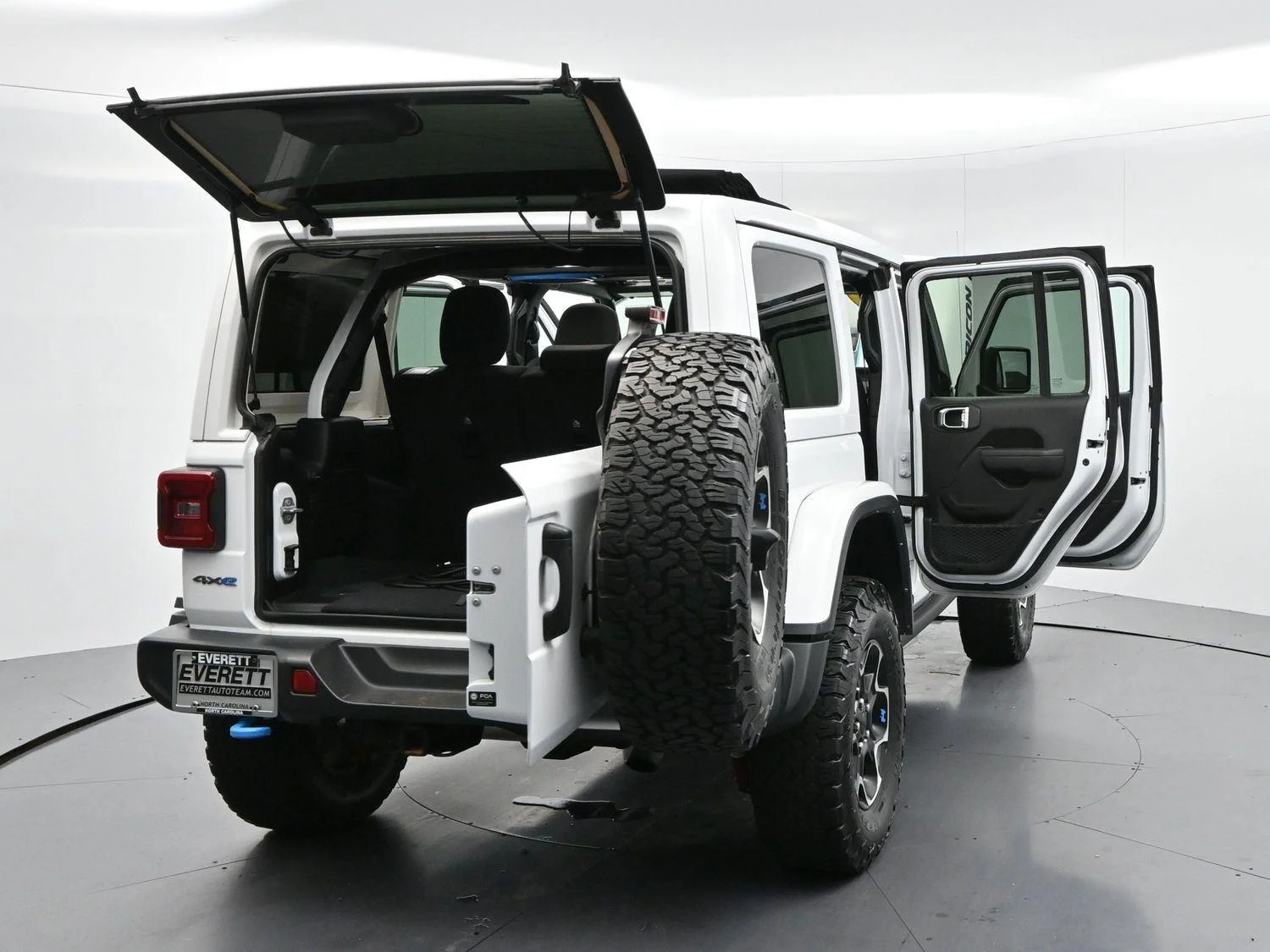 Used 2023 Bright White Clearcoat Jeep Rubicon image 44