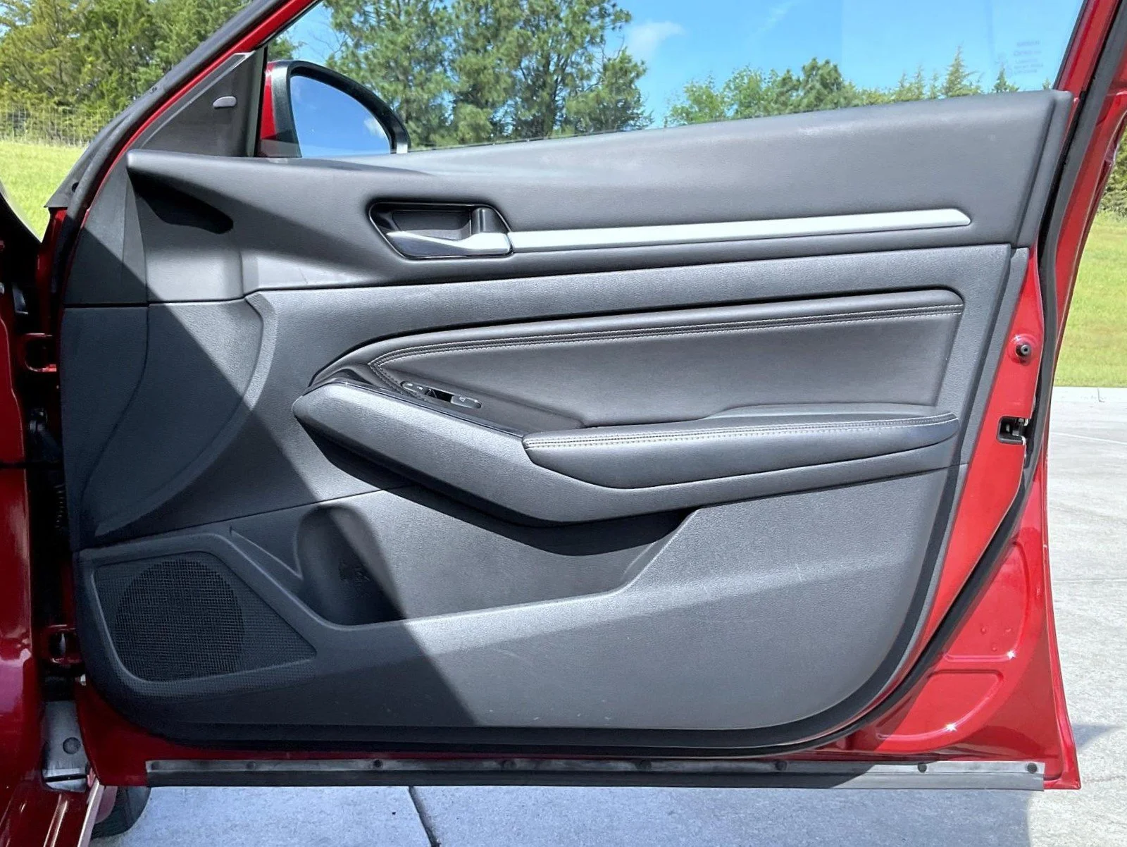 Used 2022 Red Nissan 2.5 SL image 17