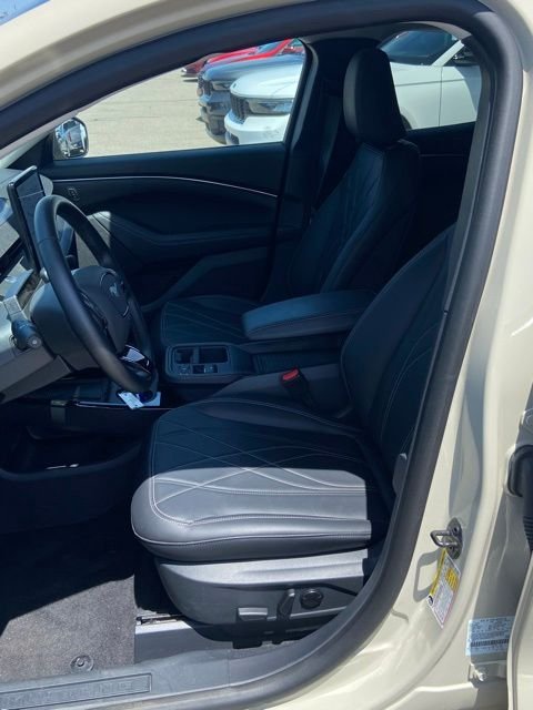 Certified Used 2025 Desert Sand Ford Select image 5