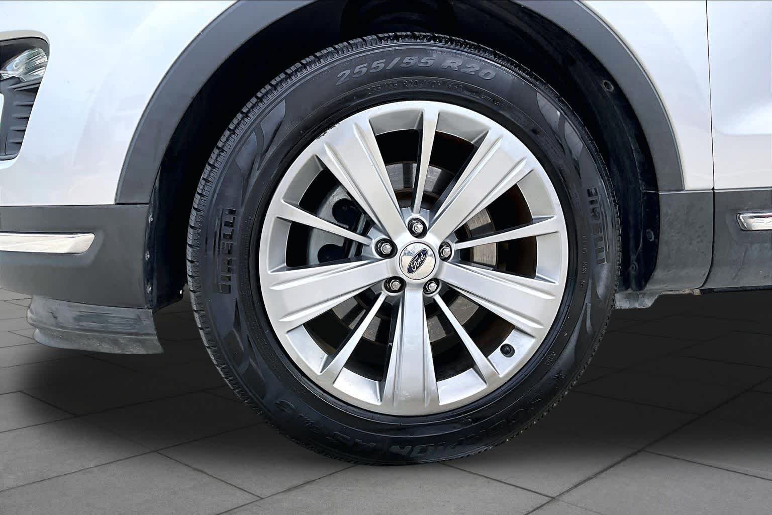 Used 2018 Ingot Silver Metallic Ford Limited image 11