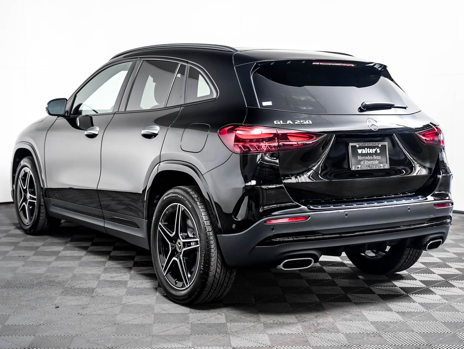 Certified Used 2025 Night Black Mercedes-Benz GLA 250 image 2