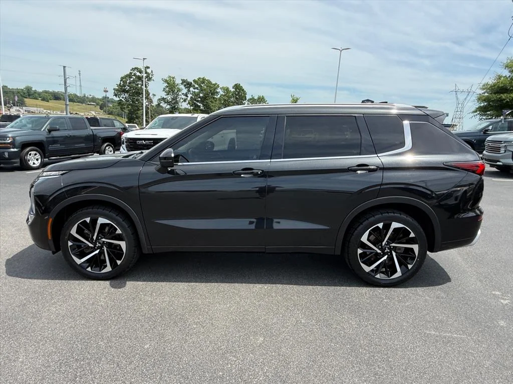 2022 Mitsubishi Outlander SEL S-AWC's photo