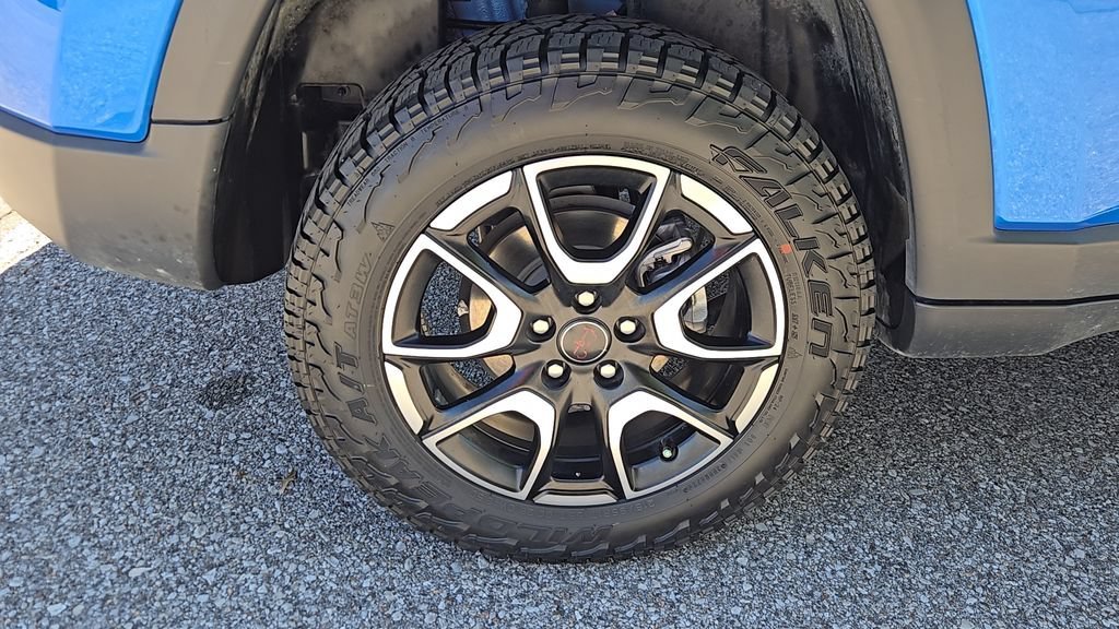 Used 2025 Hydro Blue Pearlcoat Jeep Trailhawk image 38