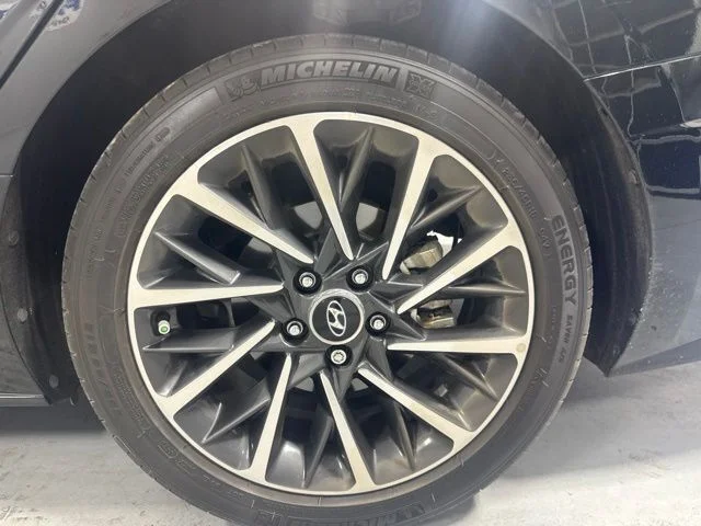 Used 2020 Black Hyundai Limited image 9