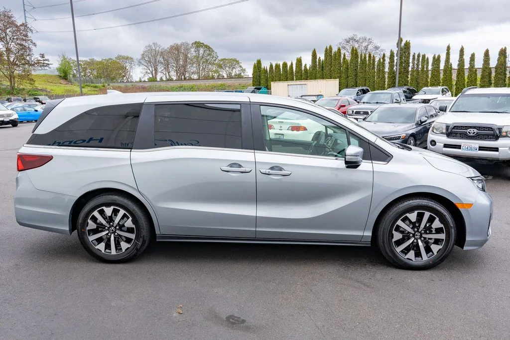 New 2026 Solar Silver Metallic Honda EX-L image 5