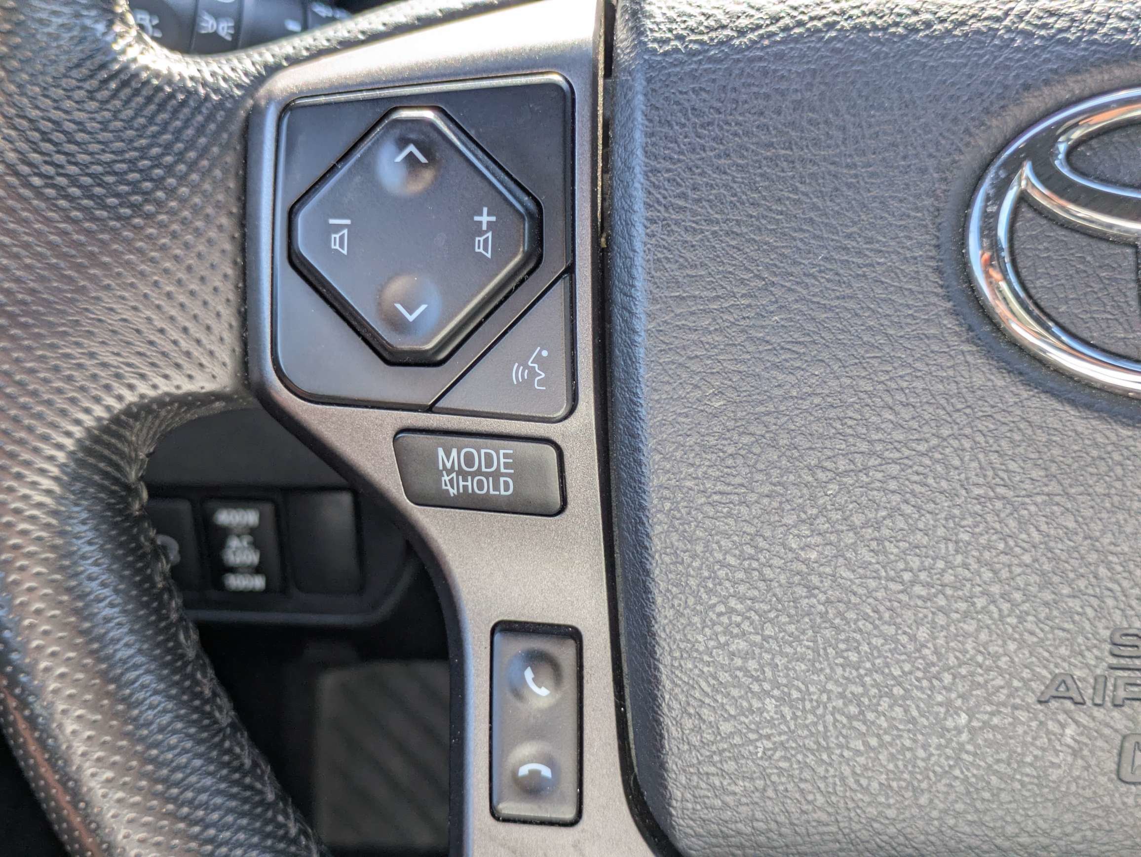 Used 2023 White Toyota  image 24