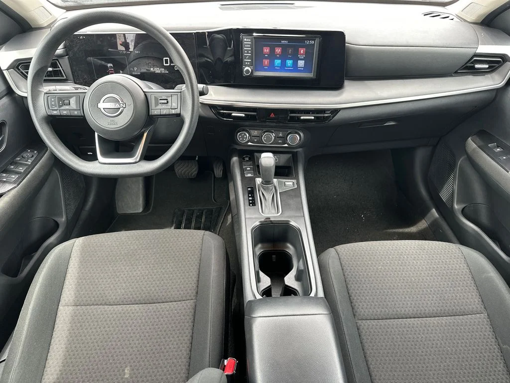 Used 2025 White Nissan S image 23