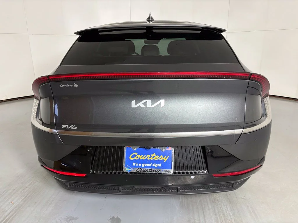 Used 2024 Gray Kia Wind image 7