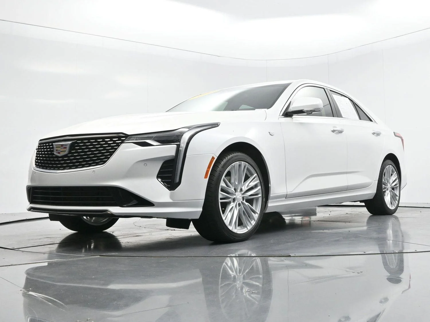 Used 2022 Crystal White Tricoat Cadillac Premium Luxury image 48