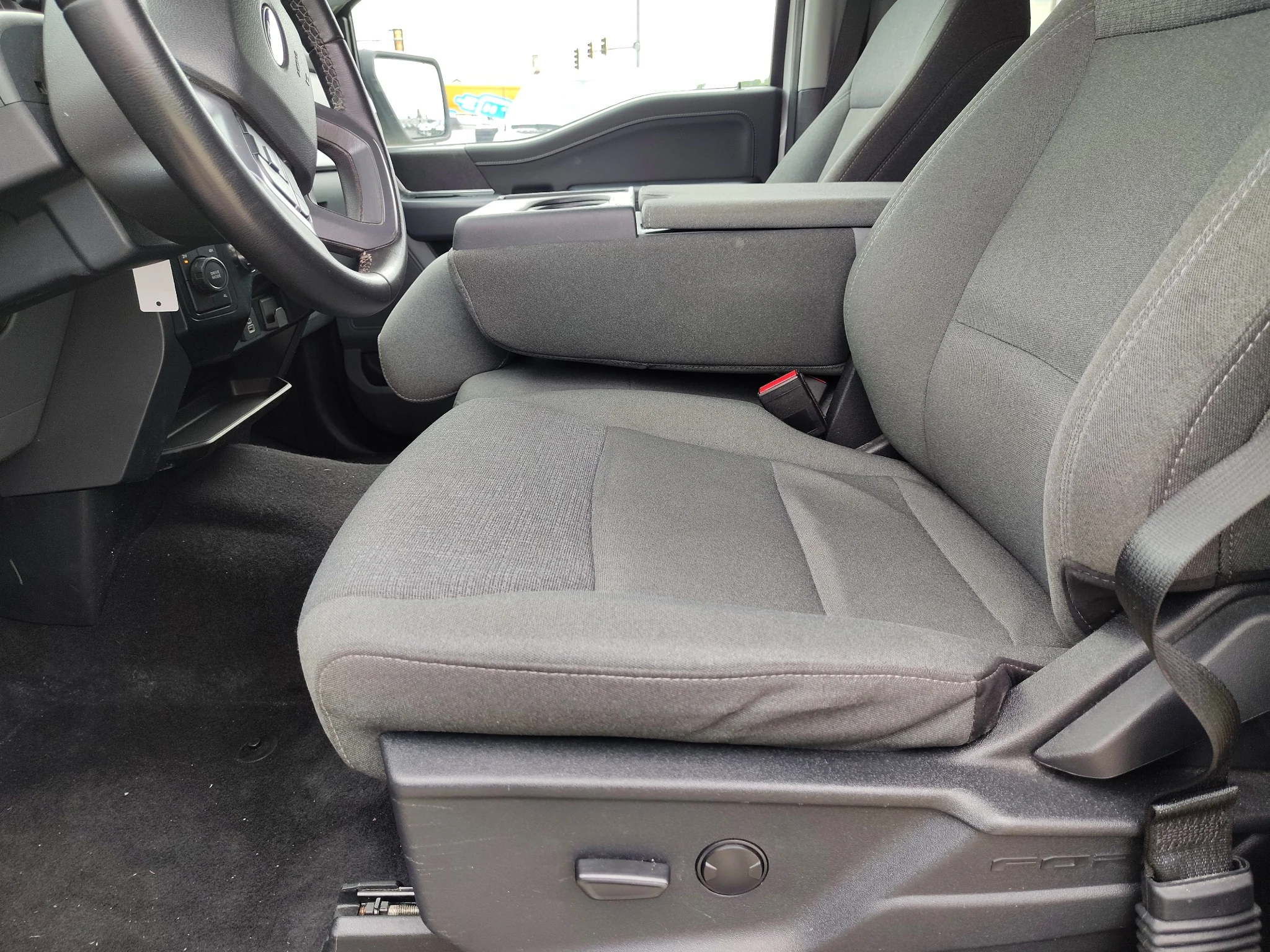 Used 2025 Oxford White Ford XLT image 11