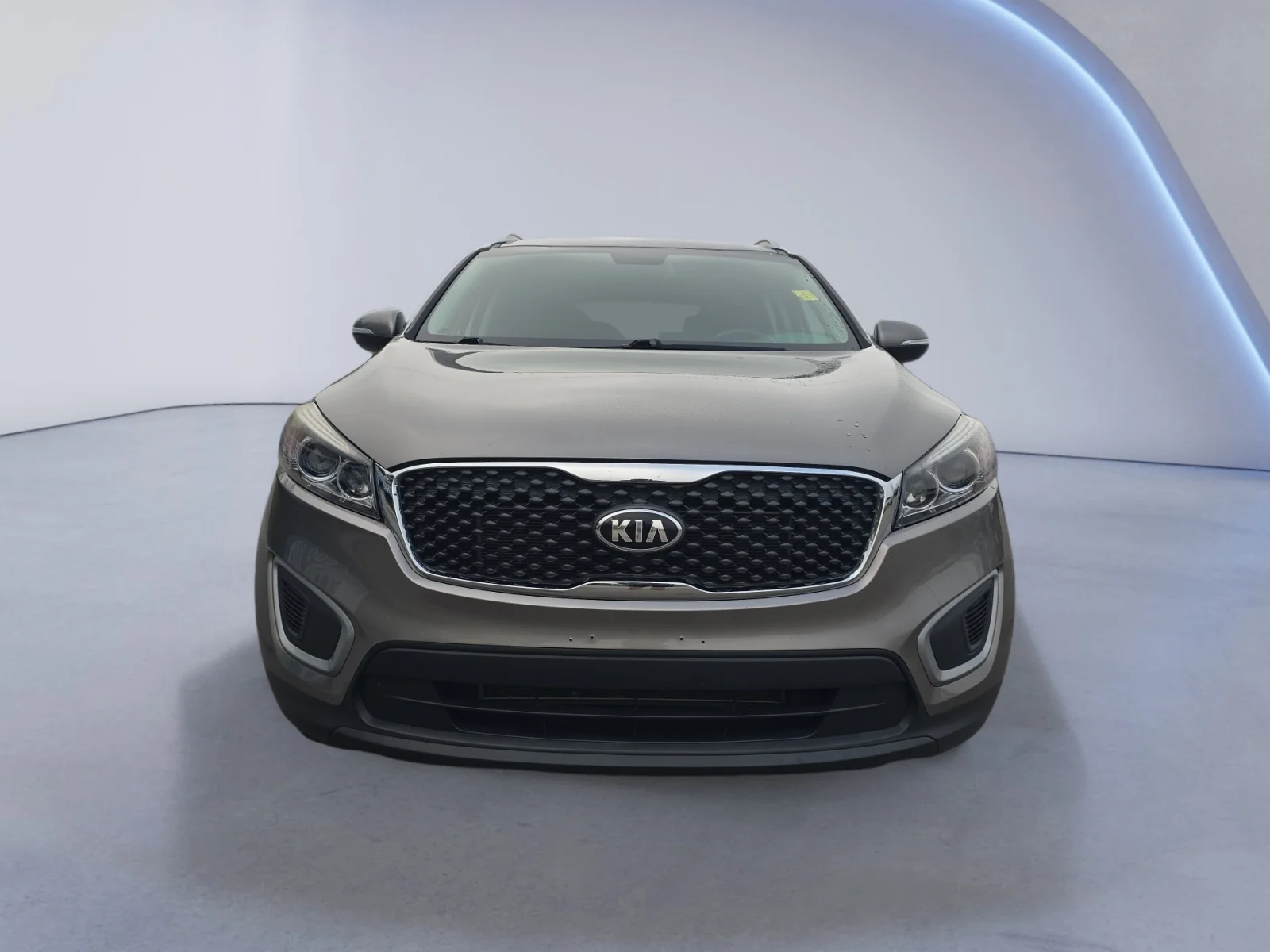 Used 2018 Titanium Silver Kia LX image 9