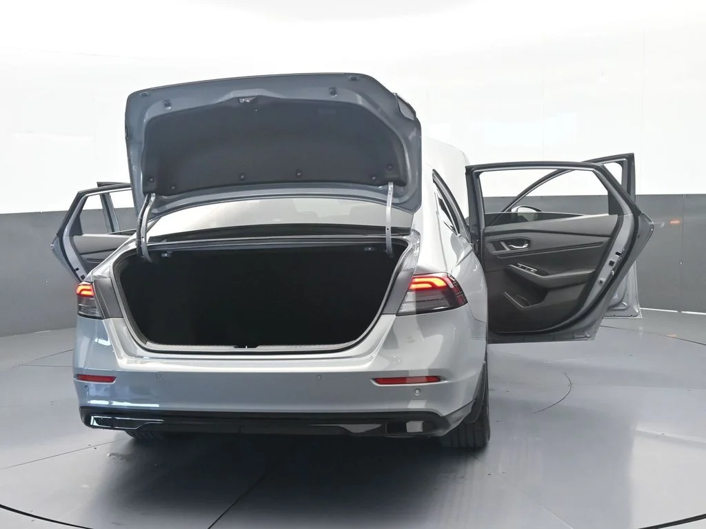 Used 2024 Solar Silver Metallic Honda Touring image 71