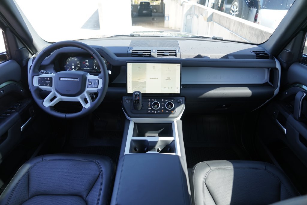 New 2026 Woolstone Green Land Rover X-Dynamic SE image 21