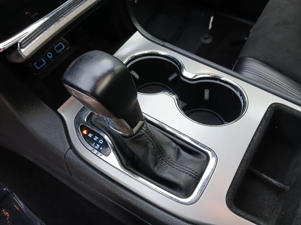 Used 2020 White Jeep Altitude image 45