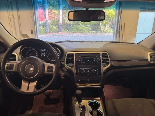 Used 2012 White Gold Clearcoat Jeep Laredo image 5