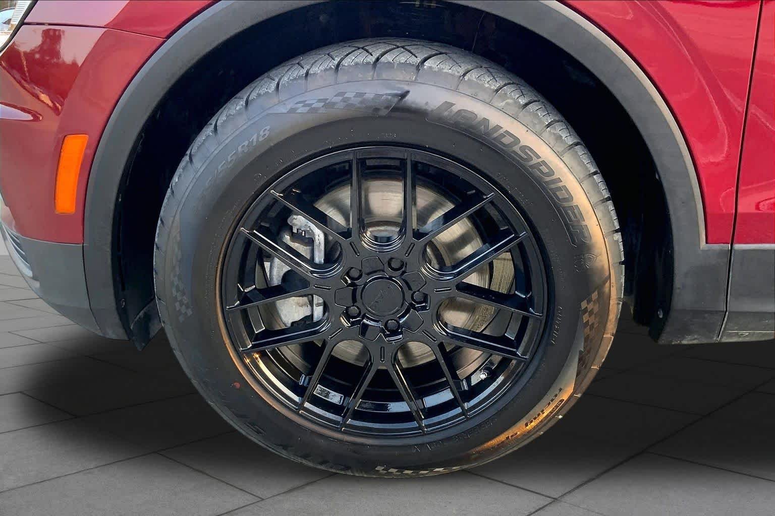Used 2018 Cardinal Red Metallic Volkswagen SE image 11