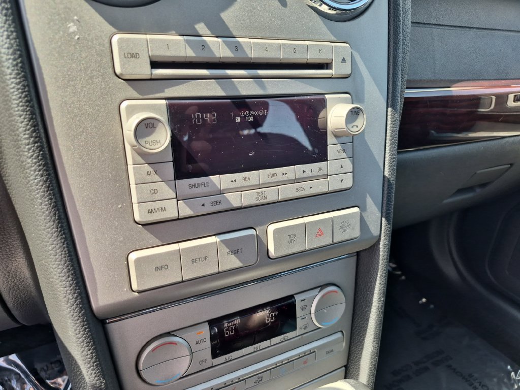 Used 2008 Black Lincoln Base image 21