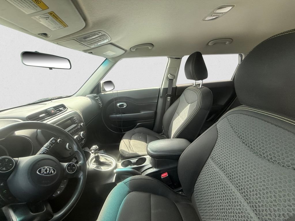 Used 2015 Silver Kia Plus image 7