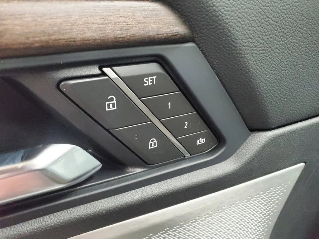 2026 GMC Acadia Denali Ultimate - Photo 10
