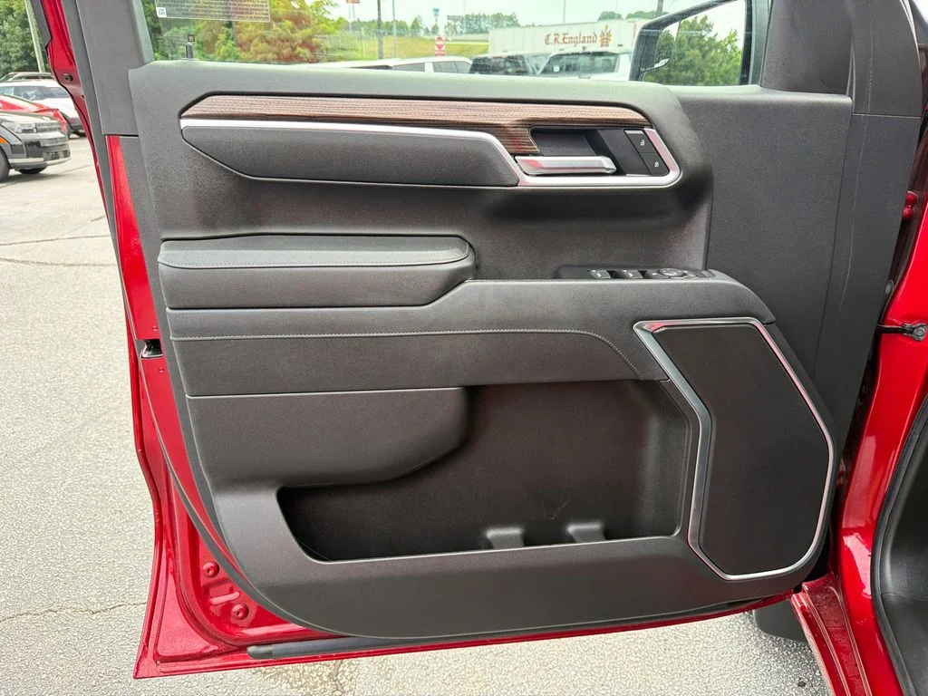 Used 2025 Red Chevrolet RST image 10
