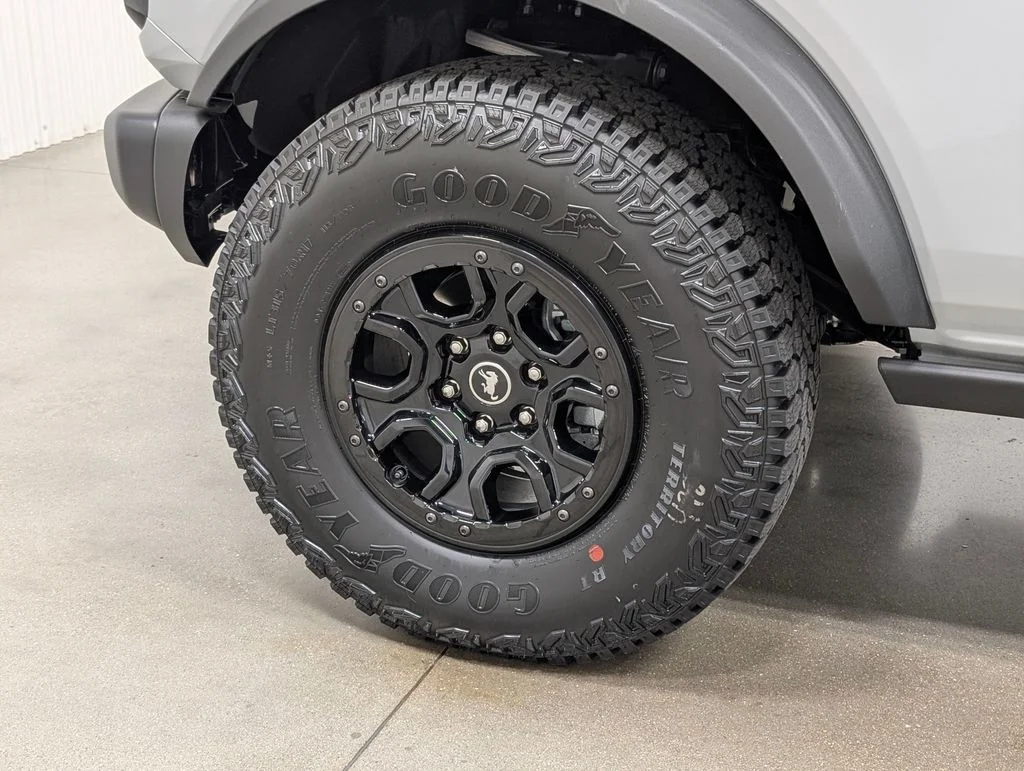 New 2026 Avalanche Gray Ford Badlands® image 2