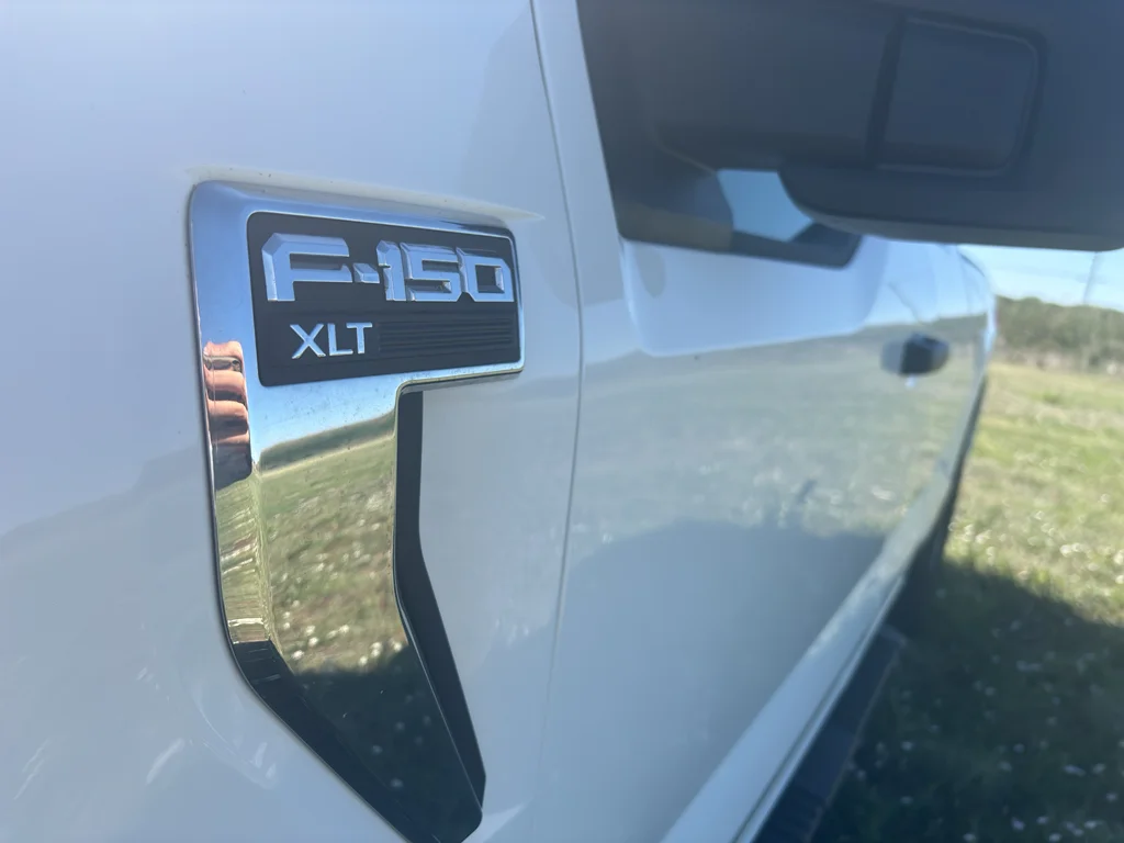 Used 2023 Oxford White Ford XLT image 9