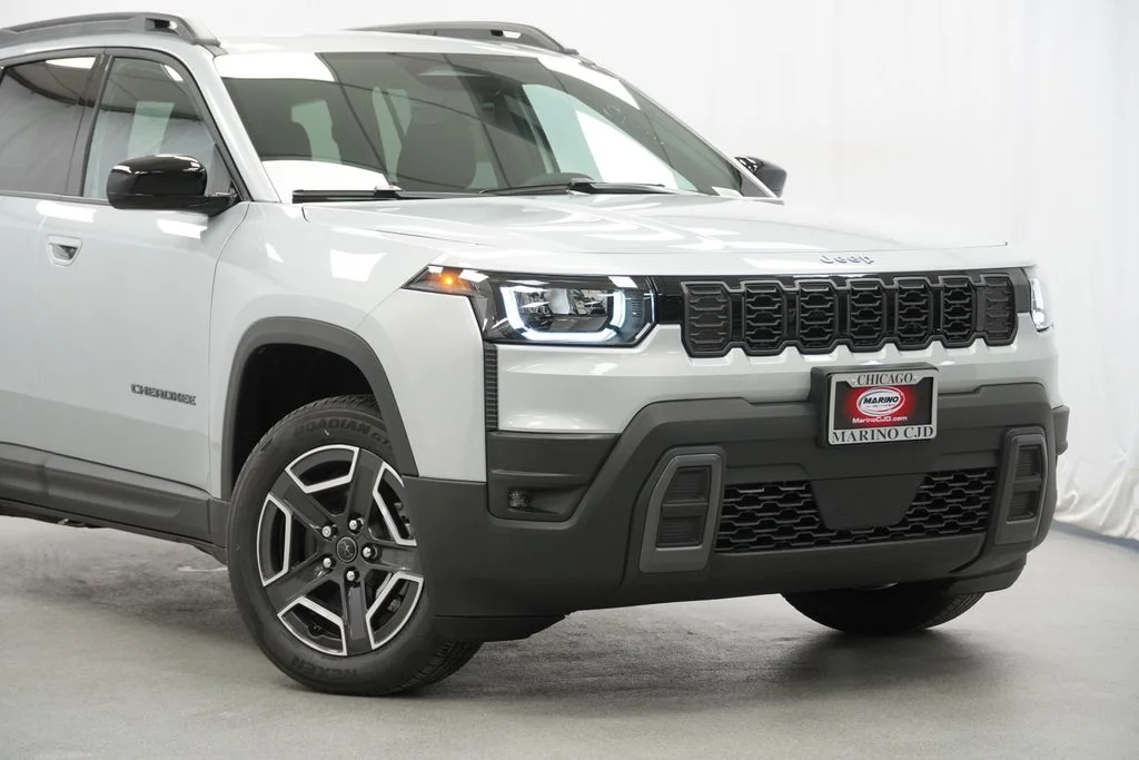 New 2026 Silver Zynith Clear-Coat Exterior Paint Jeep Laredo image 3