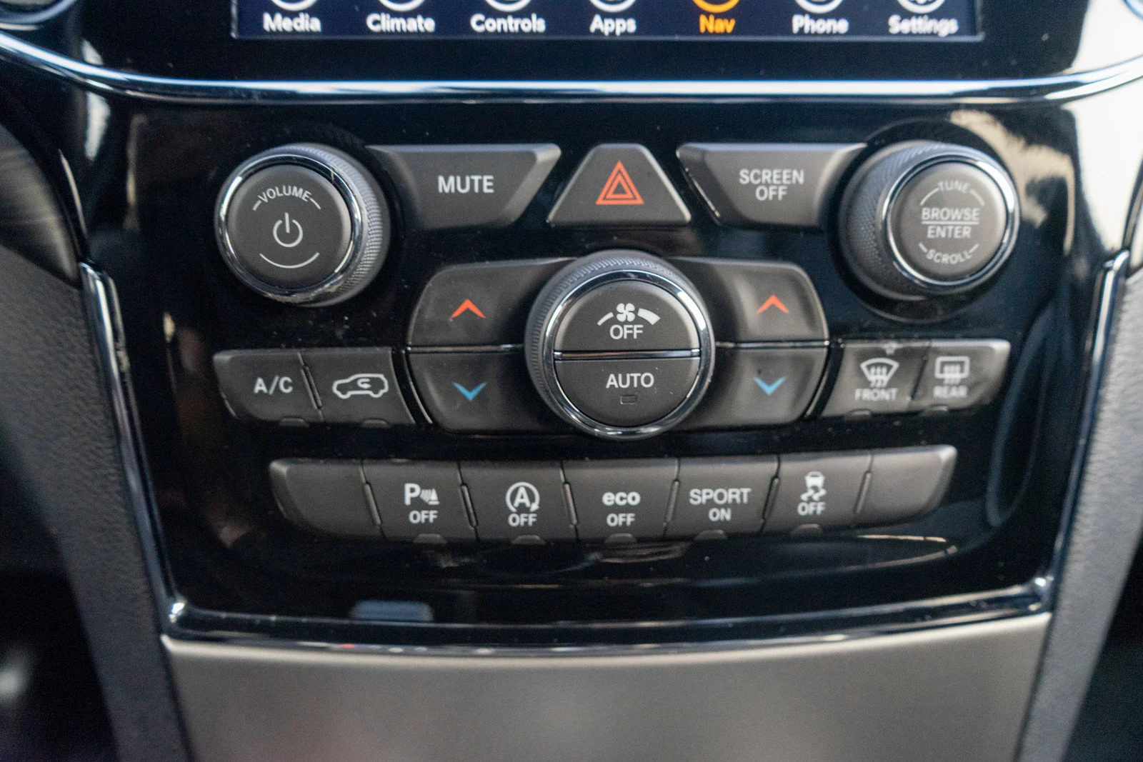 Used 2020 Velvet Red Pearlcoat Jeep Altitude image 20