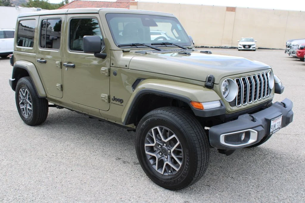 Used 2026  Jeep Sahara image 3